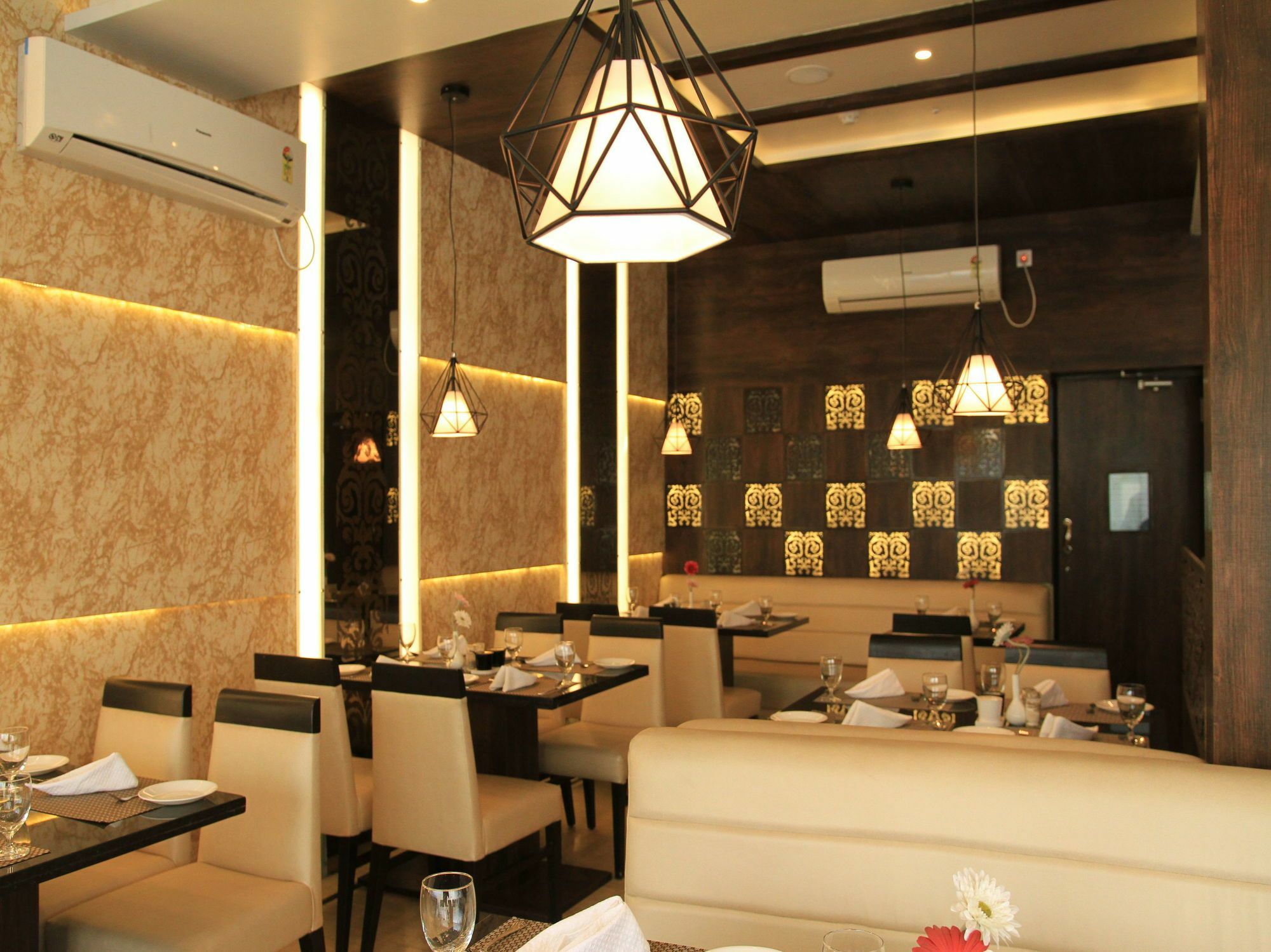 Oyo 7790 Hotel Royal Height Calcutta Exteriör bild