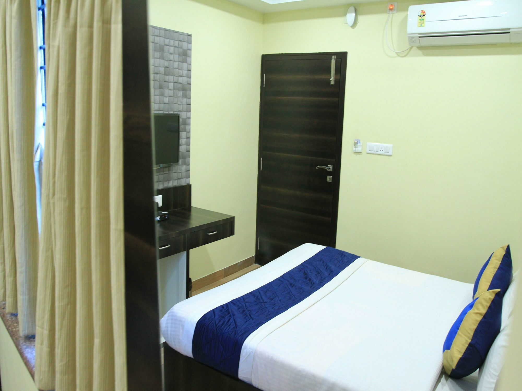 Oyo 7790 Hotel Royal Height Calcutta Exteriör bild